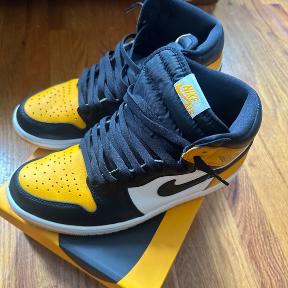 Jordan 1 Retro High OG Taxi - Picture 3 of 6